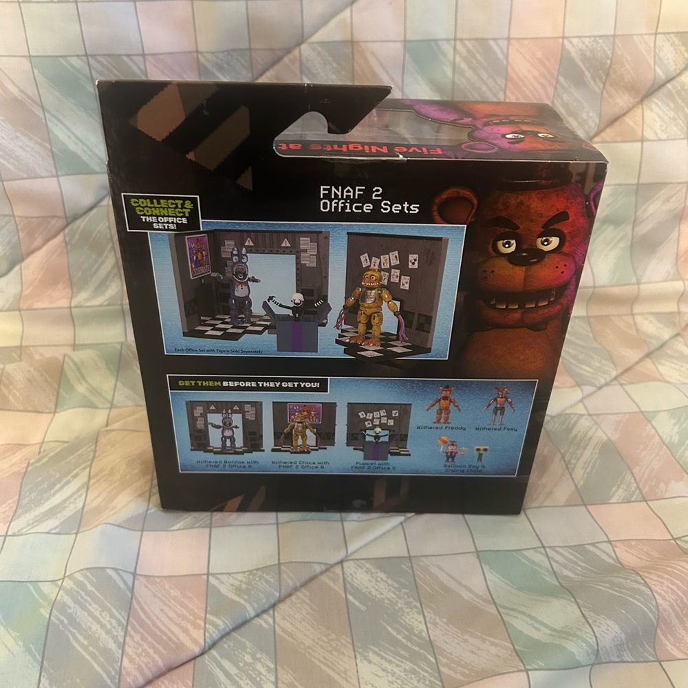 Five Nights at Freddy’s Withered Chica with Office Jazwares - Picture 11 of 11
